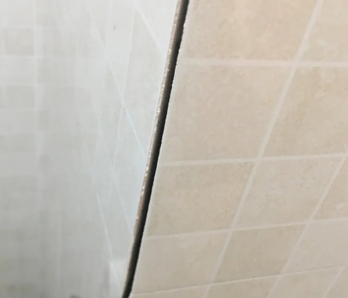 梅江瓷砖空鼓维修公司分享阳台瓷砖脱落的修复过程可以分为以下几个步骤