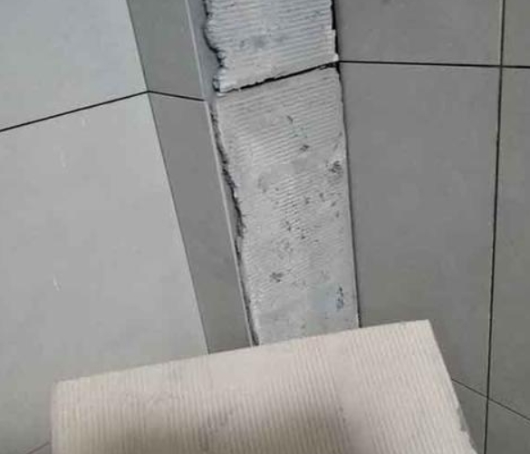 梅江瓷砖空鼓维修公司分享下厨房瓷砖脱落的补救措施。